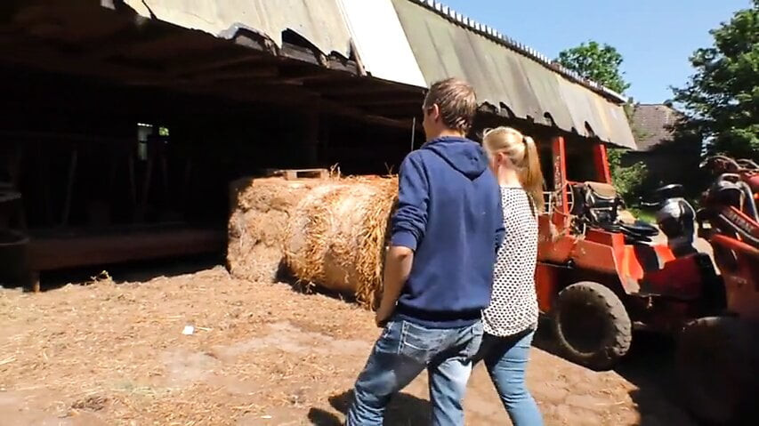 Tombul Alman kız becerdin üzerinde farm