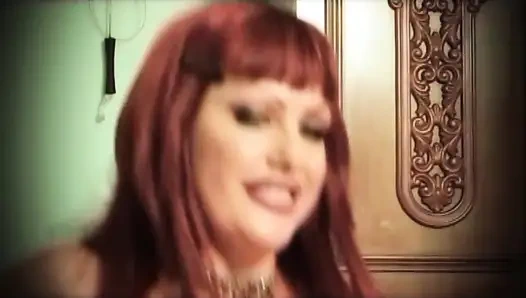 İtalyan orospu iki azgın erkek tarafından poposundan sikildi