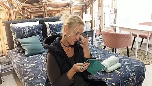 Selena'nın akşam oyunları yarı giyinik 1