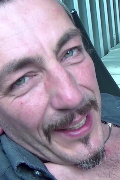 Сексуальную пухлую блондинку сняли и анально трахнули на улице