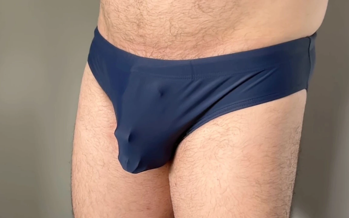 Yeni mavi speedo ve bekaret kafesi