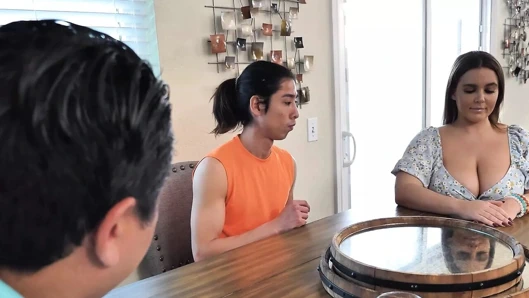 Serbest orta yaşlı seksi kadın - Maximus, David Lee'nin karısının büyük göğüslerini okşamasına ve izlerken onu sikmesine izin veriyor