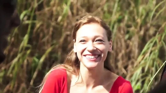 Çaresiz kız ipli ve kirli sürücü tarafından hakim