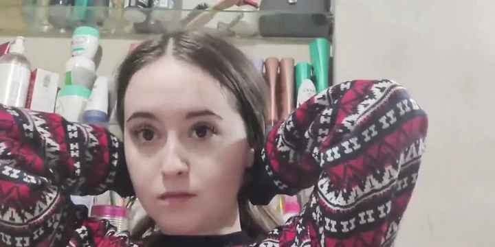 Saçımı fırçalıyor ve detangling