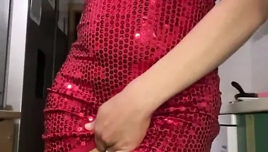 Kırmızı elbise ve güzelce kirli