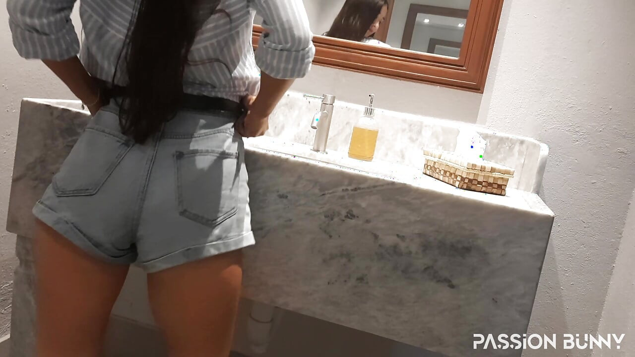 Umumi tuvalette hızlı solo parmaklama