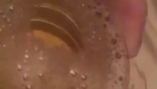 Bir bardak çiş içmek