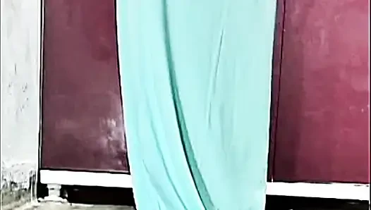 HINTLI KÖYLÜ KıZ AMCıĞıNı AÇıYOR