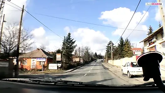 Tatlı hatun iki yarakla sert bir sikişten sonra büyük bir göte boşalıyor