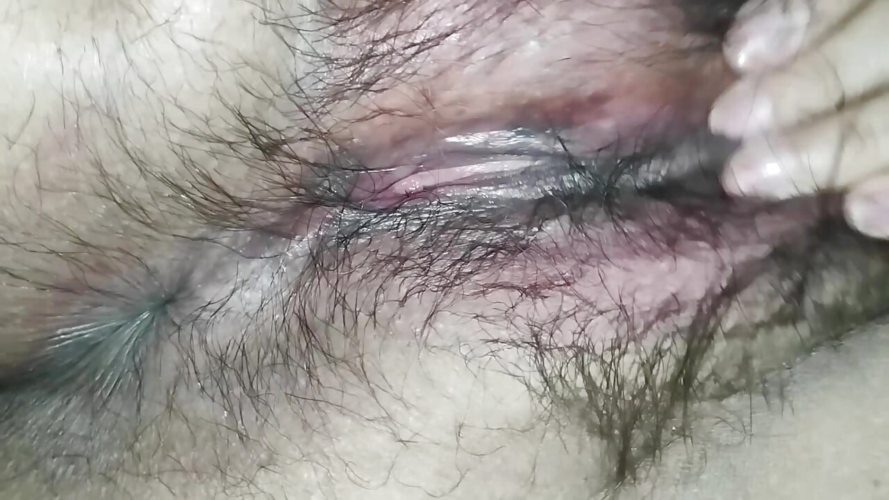 Erkek arkadaşım beni ıslatana kadar bana lezzetli bir amcık sakso çekiyor