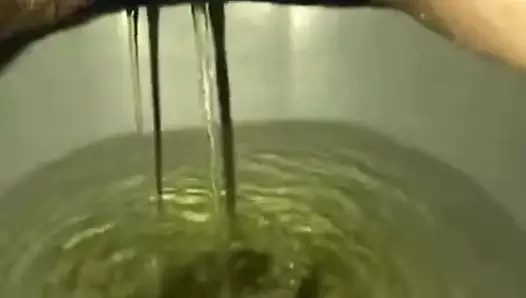 Kıllı bbw pissing içinden külot