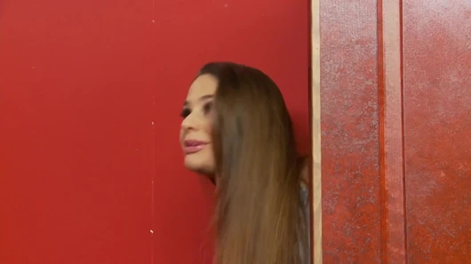 Seksi çoraplı güzel orta yaşlı seksi kadın derinden sikiliyor ve çılgınca sikişiyor
