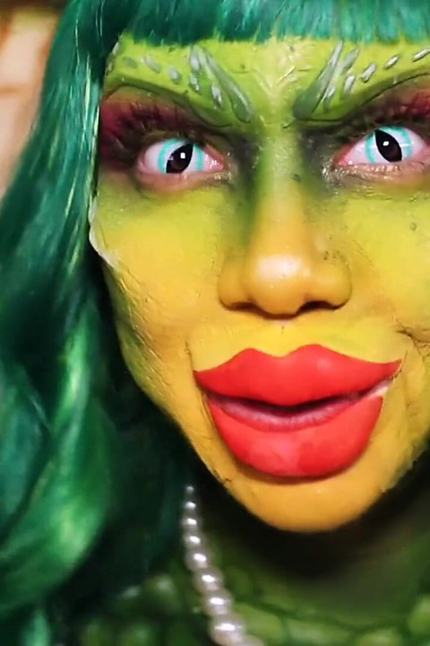 Gremlins | Canavar anne seni seviyor!! Greta Cosplay