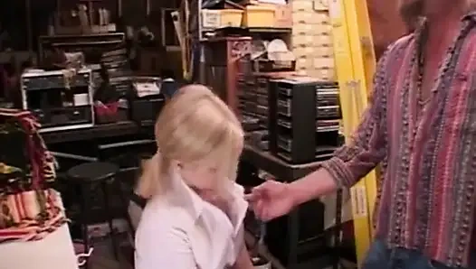 Garajda anal parmaklamadan ıslak götten ağza temizleme