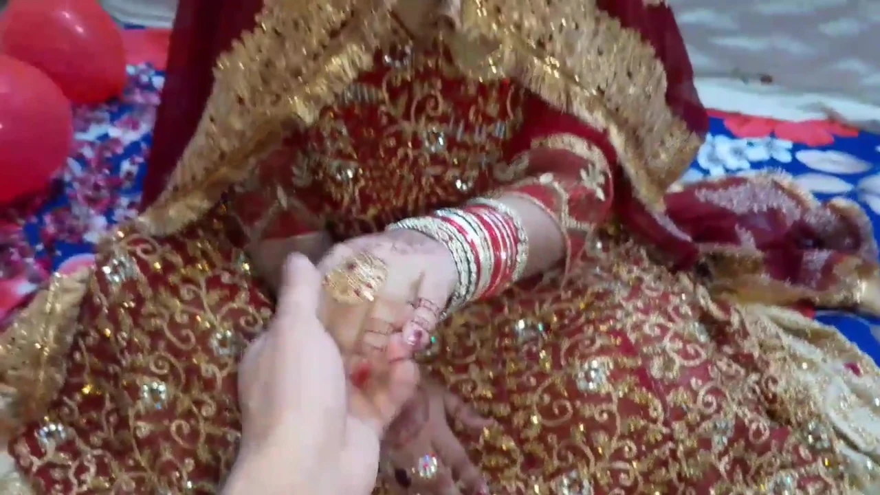 पहली रात देसी भारतीय पत्नी और पति का सेक्स सुहागरात