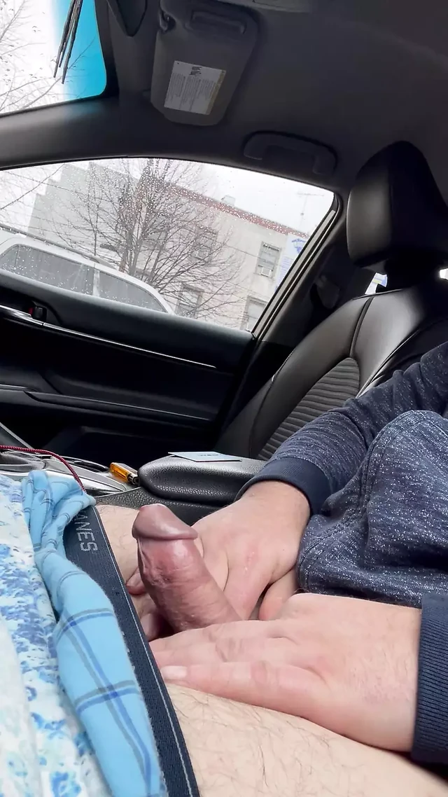 Сосет хуй папочки в видео от первого лица