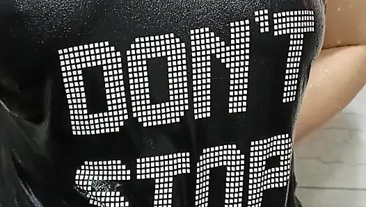 Duşta Islanarak Soyunma ve Boşalma