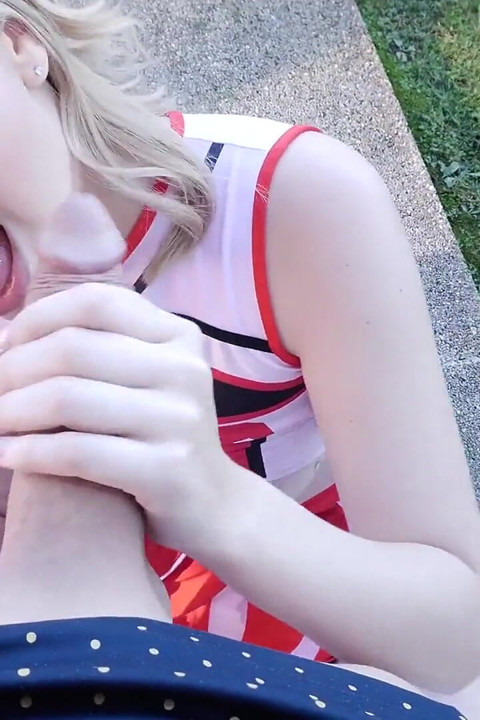 Sophia Sterling yarağa aç bir ponpon kız
