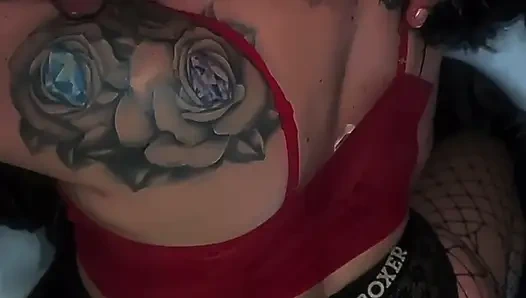 Dizlerimin üzerinde yalvarıyor