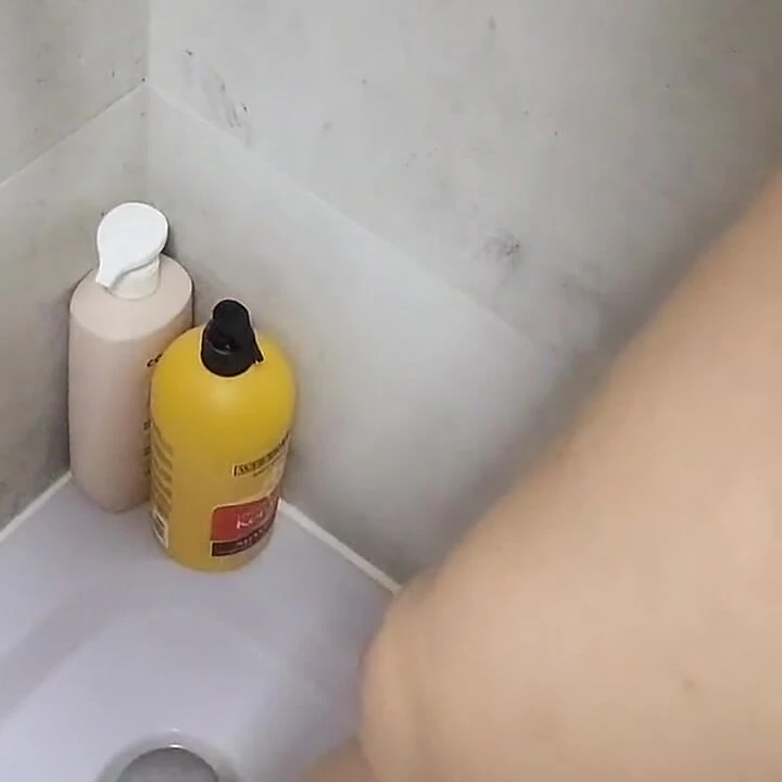 İşten Sonra Dildo Eğlencesi, İdrar ve Duş