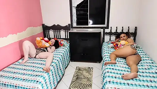 I finally fucked my neighbors' huge ass. I passed the dick in the ass and they couldn't resist