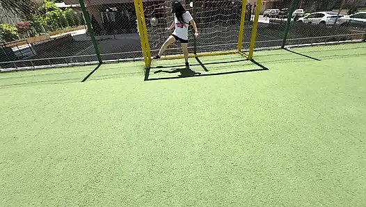 Azgın üvey kız kardeş sahada gol attı, ama çarşaflar arasında yenilmez - dünya kupası