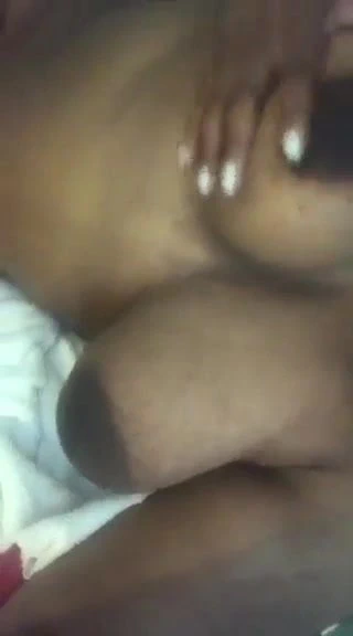 Büyük göğüslü Latin abanoz