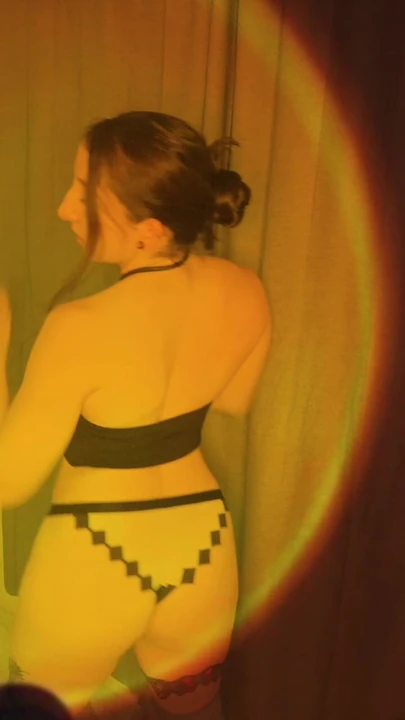 Тверкинг по ночам 🥵