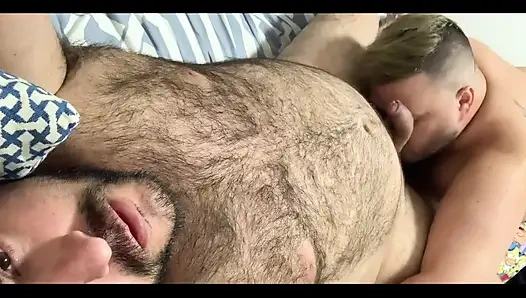 Comerle la verga a y tomarme su leche caliente yarak yiyor ve ateşli dölünü içiyor