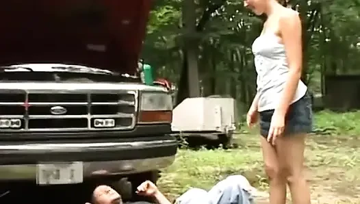 Landyke garajda kess'i sert ve hızlı sikiyor