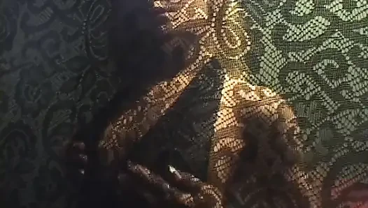 Parlak bir sarışınla erotik solo mastürbasyon klibi