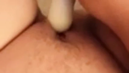 Milf kedi ile oynuyor