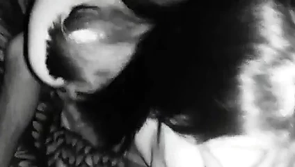 bir arkadaş gelir..