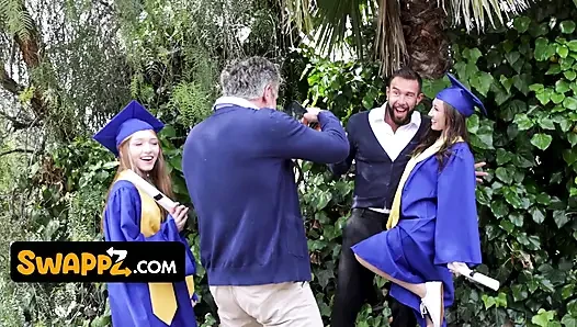 Mezun olan bakireler Maya Wolfe ve Myra inliyor ve birbirlerinin üvey babalarına kaybediyor