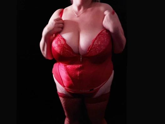 Erotik fotoğraf çekimi - büyük olgun sarkık orta yaşlı seksi kadın göğüsleri eş değiştirenler profilim için bazı fotoğraflar için poz verirken zevkle filme alındı