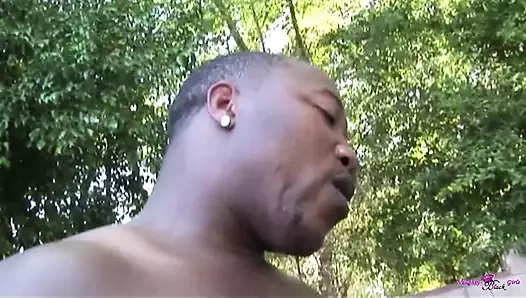 Gettoda büyük memeler ve küçük memeler her yerde büyük miktarda döl var