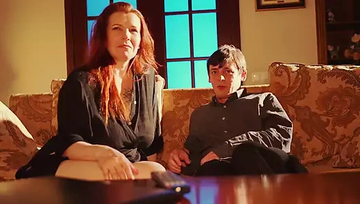 Üvey annen ile birlikte porno izleme!