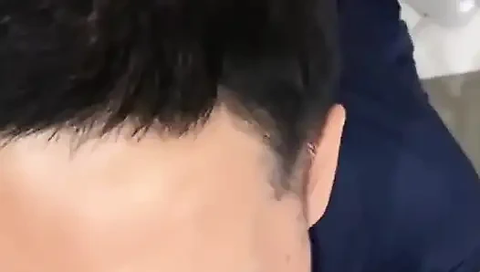 Üvey oğluma ateşli bir sakso çekiyor