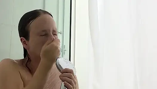 Doğal güzellik vajinasını tıraş ediyor