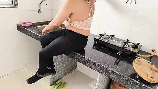Hintli evli kadın sikici kocası için kaltak ayırtıyor tam gece sert video Hintçe seste viral mms