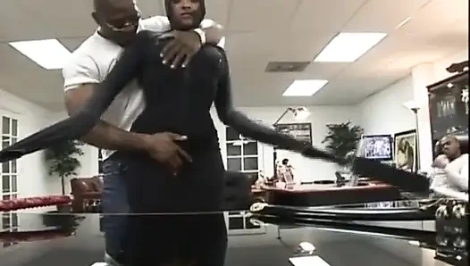 Zenci sürtük o yarağı yutuyor