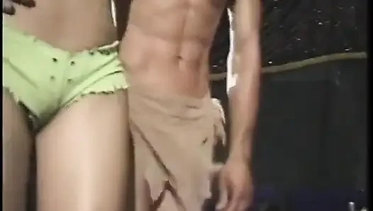Büyük grup ucube travesti grup seks partisinde sikişiyor
