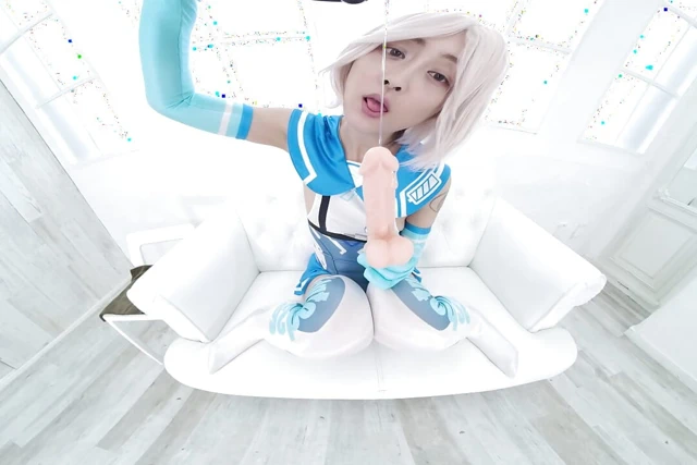 Sora Suda iki oyuncakla orgazm oluyor