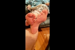 Olgun eş kokulu çıplak tabanlar kızdırmak