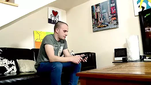 Taze sürtük kız amını siktiriyor