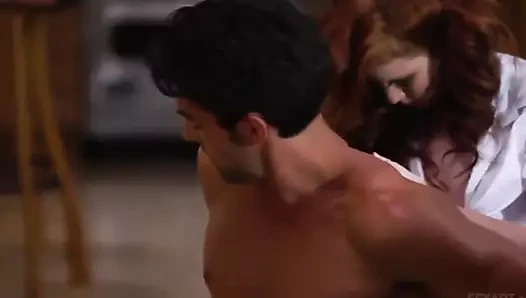 Güzel bayanlar baştan çıkarır ve alay eder ve samimi olur