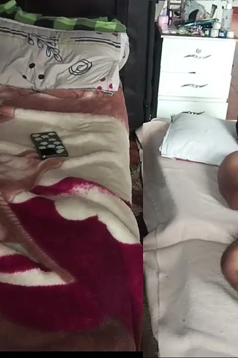 Ama kocam üvey erkek kardeşimle seks yapmak için düştüğünde, bizi görüyor