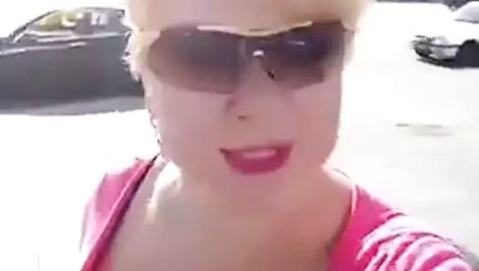 Büyük memeler yürüyüş