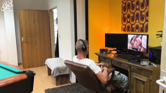 Üvey oğlum mastürbasyon yaparken yakalandı ve sonra sevişti!