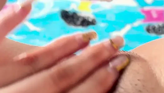 Güzel Kız Mastürbasyon Yapıyor